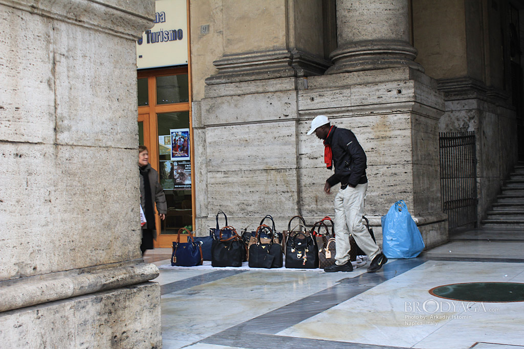 Galleria Umberto I, Naples